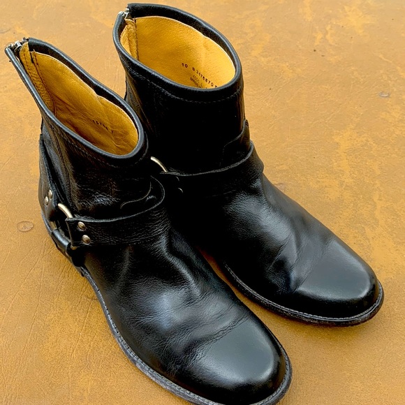 Frye Shoes - Frye, genuine leather, size 10 ankle boot